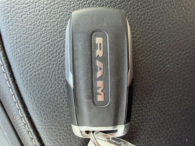 Ram 2500 Vehicle Full-screen Gallery Image 37