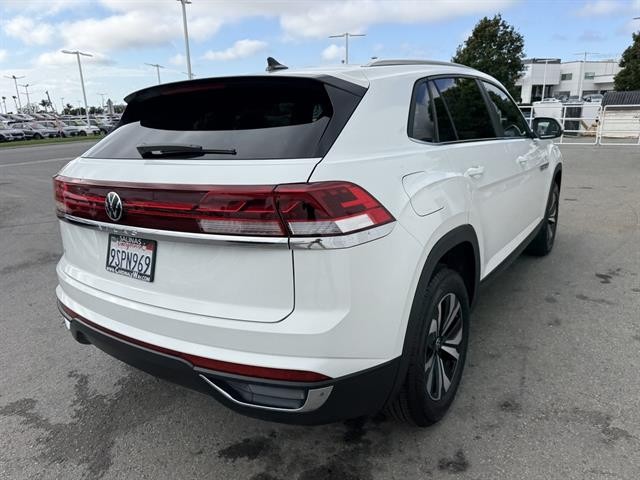 Volkswagen Atlas Cross Sport Vehicle Full-screen Gallery Image 06