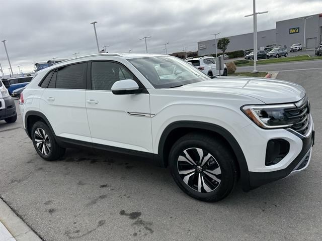 Volkswagen Atlas Cross Sport Vehicle Full-screen Gallery Image 07