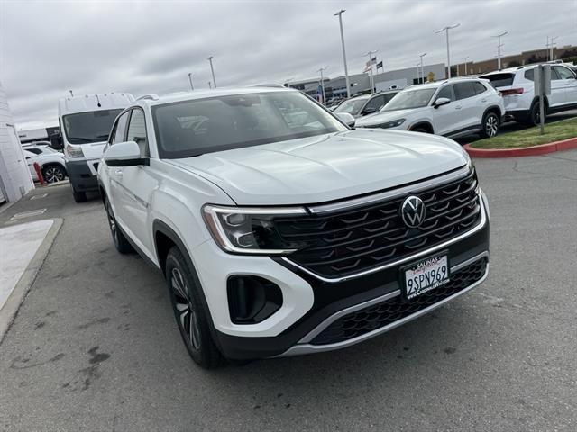 Volkswagen Atlas Cross Sport Vehicle Full-screen Gallery Image 08