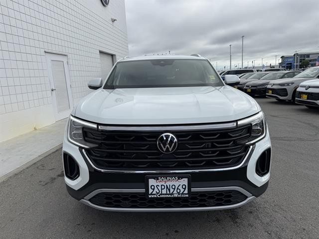 Volkswagen Atlas Cross Sport Vehicle Full-screen Gallery Image 09