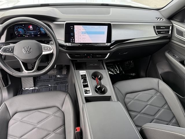 Volkswagen Atlas Cross Sport Vehicle Full-screen Gallery Image 13