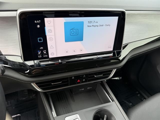 Volkswagen Atlas Cross Sport Vehicle Full-screen Gallery Image 21