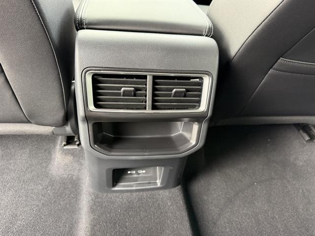 Volkswagen Atlas Cross Sport Vehicle Full-screen Gallery Image 25