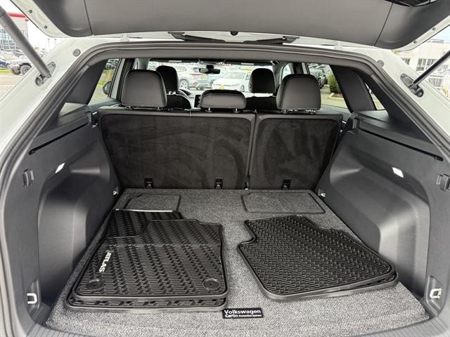 Volkswagen Atlas Cross Sport Vehicle Full-screen Gallery Image 28