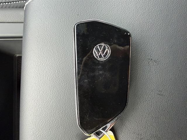 Volkswagen Atlas Cross Sport Vehicle Full-screen Gallery Image 29