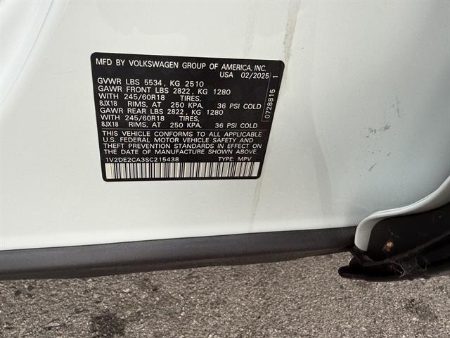 Volkswagen Atlas Cross Sport Vehicle Full-screen Gallery Image 30