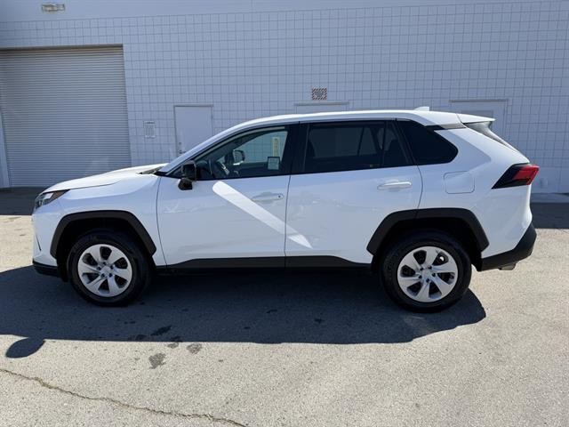 Toyota RAV4 Vehicle Full-screen Gallery Image 03