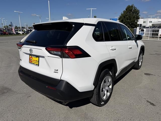 Toyota RAV4 Vehicle Full-screen Gallery Image 06