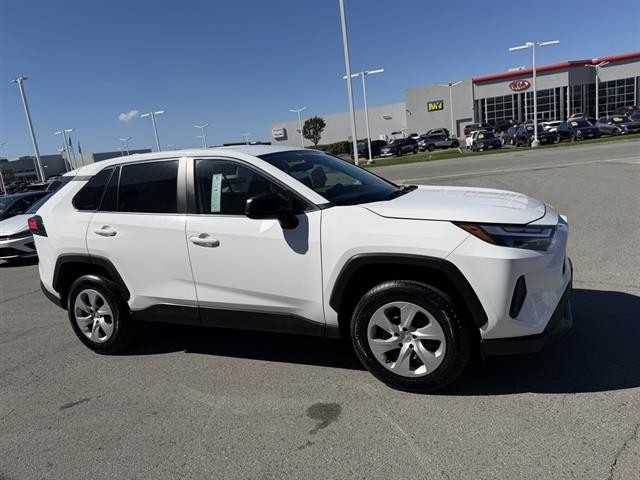 Toyota RAV4 Vehicle Full-screen Gallery Image 07