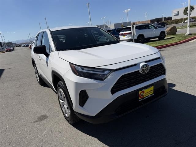 Toyota RAV4 Vehicle Full-screen Gallery Image 08