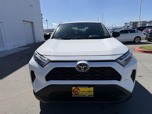 Toyota RAV4 Vehicle Full-screen Gallery Image 09