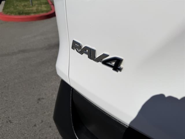 Toyota RAV4 Vehicle Full-screen Gallery Image 10