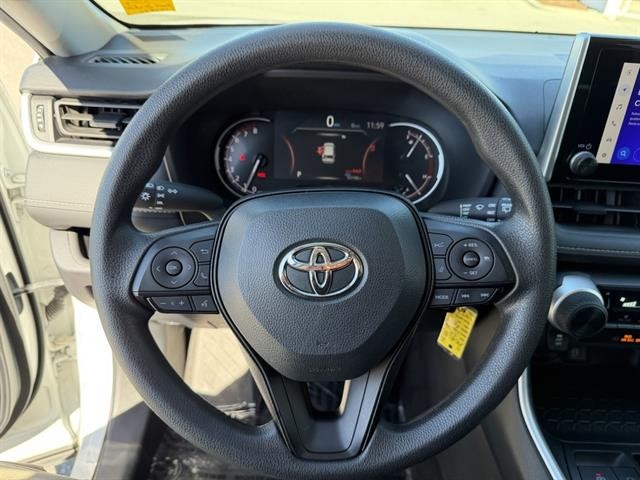 Toyota RAV4 Vehicle Full-screen Gallery Image 22