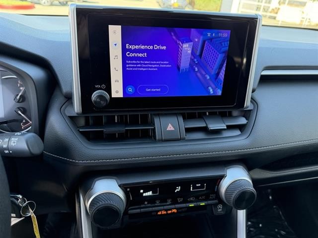 Toyota RAV4 Vehicle Full-screen Gallery Image 23