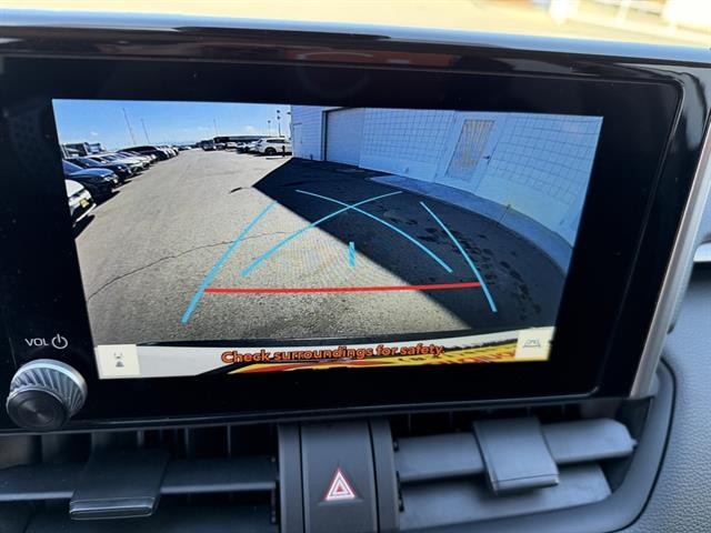 Toyota RAV4 Vehicle Full-screen Gallery Image 24