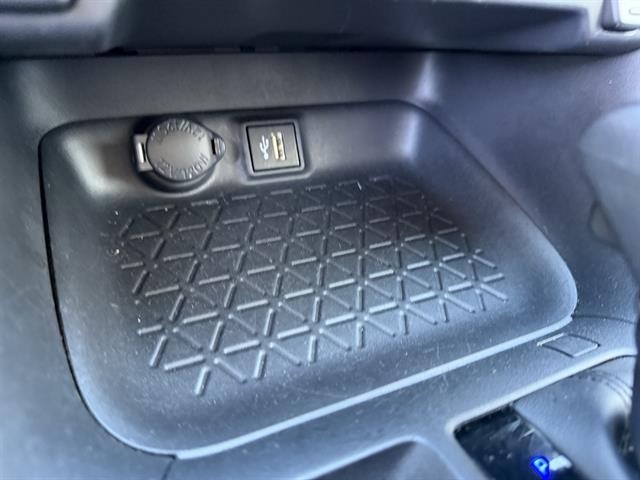 Toyota RAV4 Vehicle Full-screen Gallery Image 25