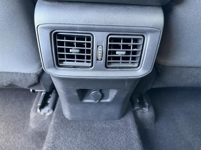 Toyota RAV4 Vehicle Full-screen Gallery Image 27