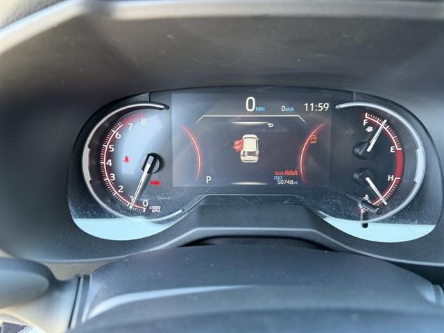 Toyota RAV4 Vehicle Full-screen Gallery Image 29