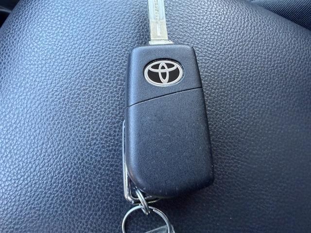 Toyota RAV4 Vehicle Full-screen Gallery Image 31