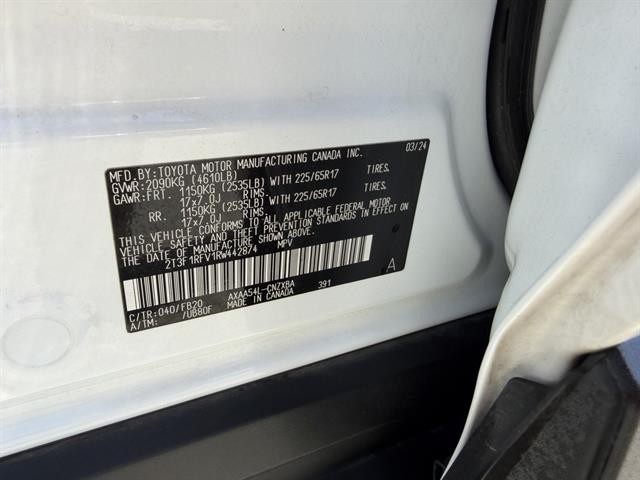 Toyota RAV4 Vehicle Full-screen Gallery Image 32