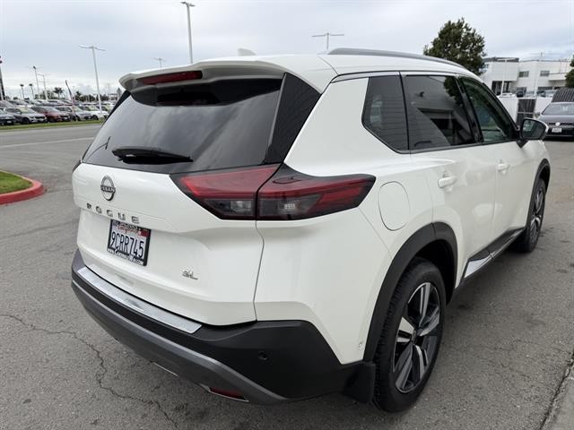 Nissan Rogue Vehicle Full-screen Gallery Image 06