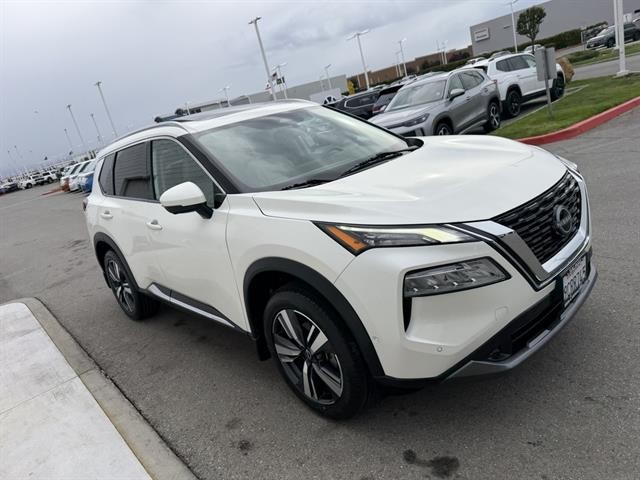 Nissan Rogue Vehicle Full-screen Gallery Image 07