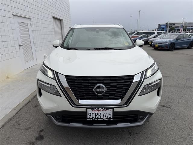 Nissan Rogue Vehicle Full-screen Gallery Image 09