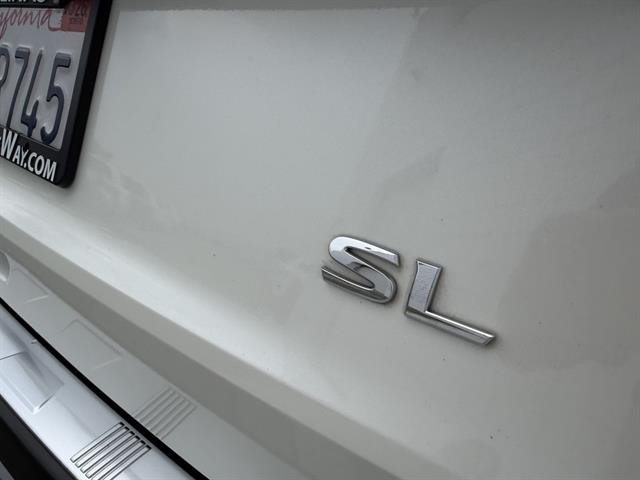 Nissan Rogue Vehicle Full-screen Gallery Image 11