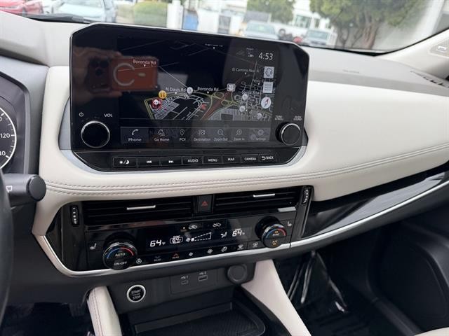 Nissan Rogue Vehicle Full-screen Gallery Image 22