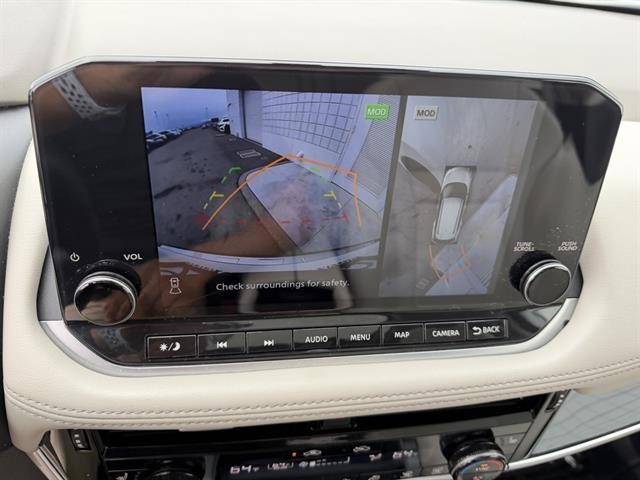 Nissan Rogue Vehicle Full-screen Gallery Image 23