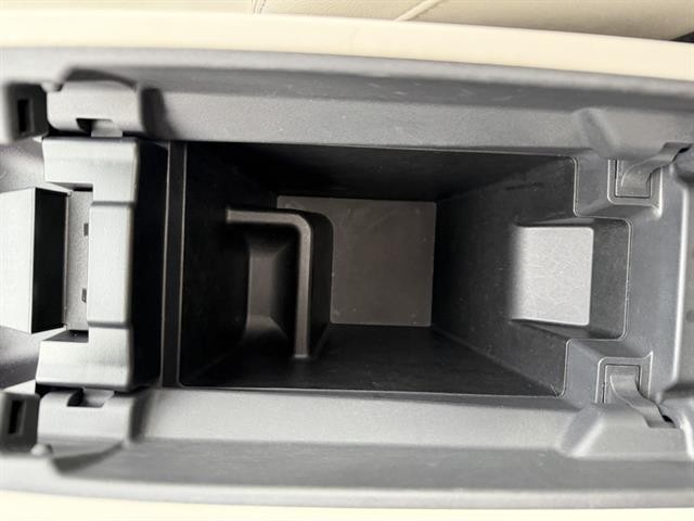 Nissan Rogue Vehicle Full-screen Gallery Image 25