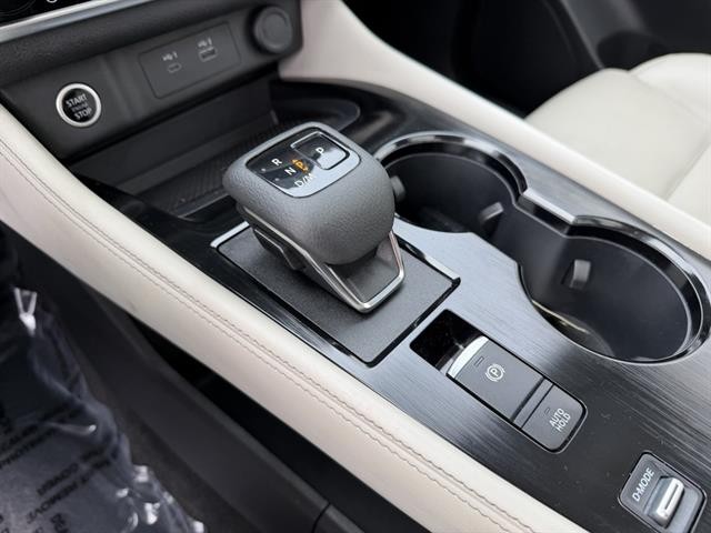 Nissan Rogue Vehicle Full-screen Gallery Image 28