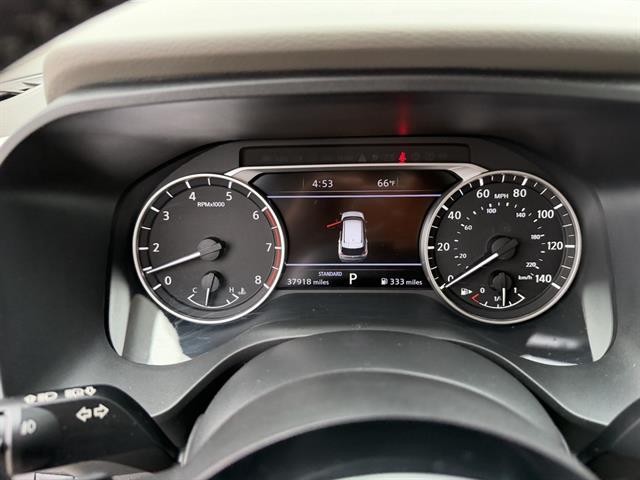 Nissan Rogue Vehicle Full-screen Gallery Image 29