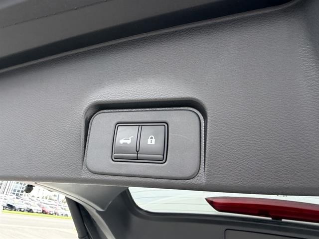 Nissan Rogue Vehicle Full-screen Gallery Image 31