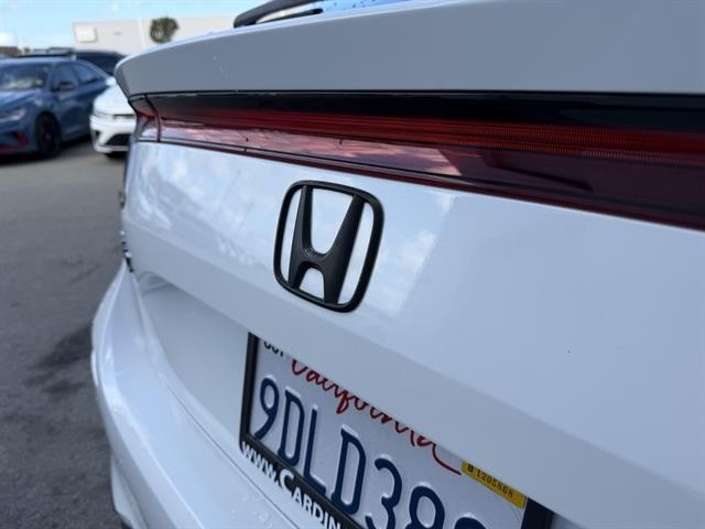 Honda Civic Hatchback Vehicle Full-screen Gallery Image 10