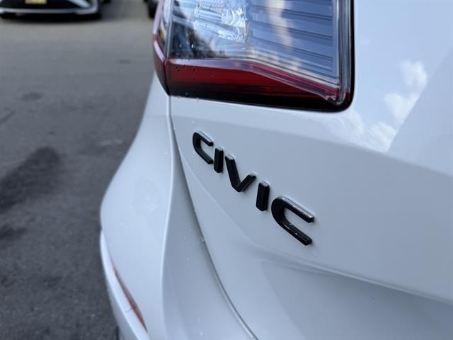 Honda Civic Hatchback Vehicle Full-screen Gallery Image 12