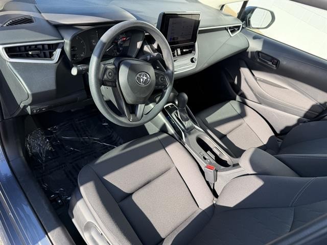 Toyota Corolla Vehicle Full-screen Gallery Image 02