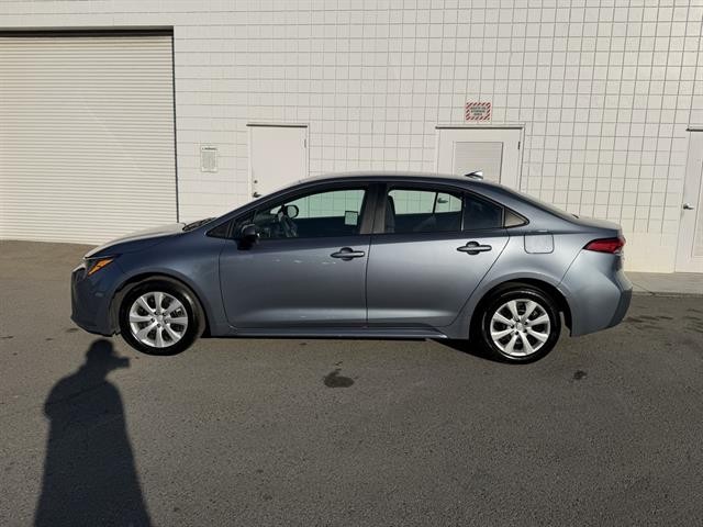 Toyota Corolla Vehicle Full-screen Gallery Image 03