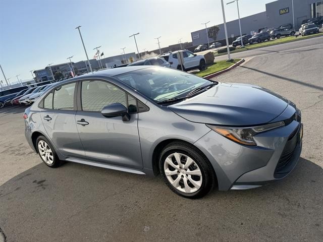 Toyota Corolla Vehicle Full-screen Gallery Image 07