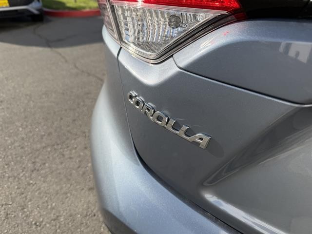 Toyota Corolla Vehicle Full-screen Gallery Image 10