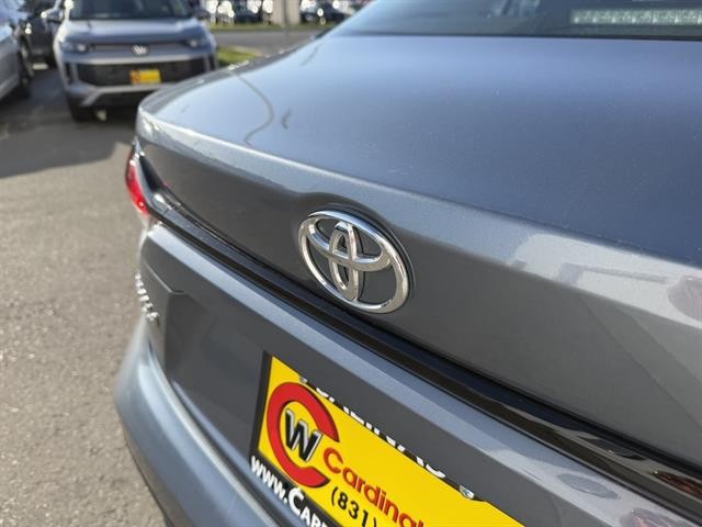 Toyota Corolla Vehicle Full-screen Gallery Image 11