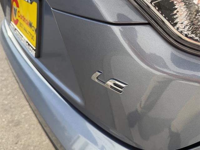 Toyota Corolla Vehicle Full-screen Gallery Image 12