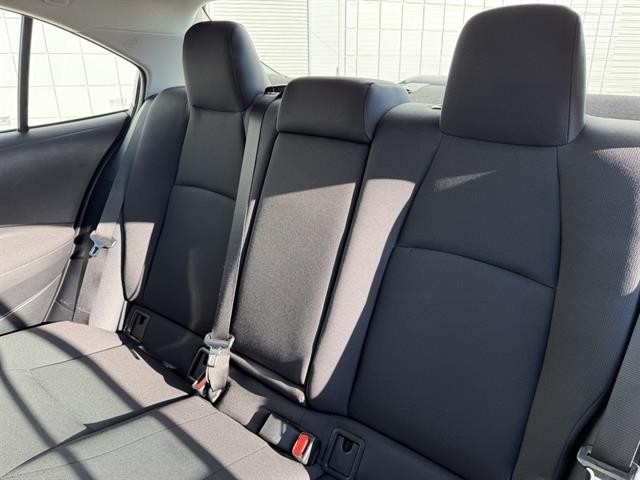 Toyota Corolla Vehicle Full-screen Gallery Image 18