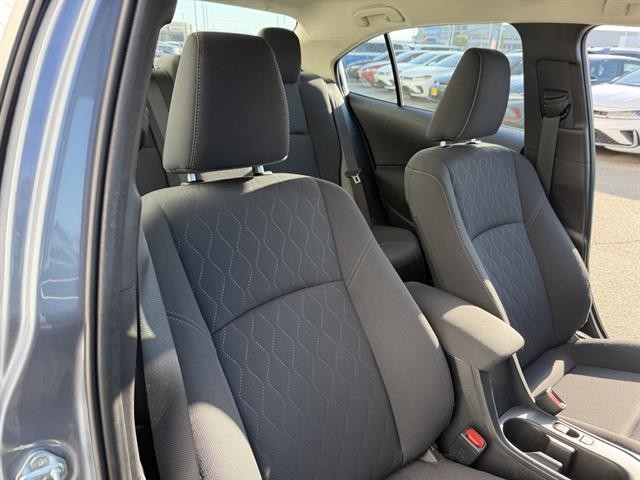 Toyota Corolla Vehicle Full-screen Gallery Image 20