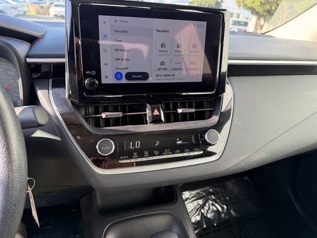 Toyota Corolla Vehicle Full-screen Gallery Image 22