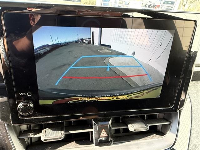 Toyota Corolla Vehicle Full-screen Gallery Image 23