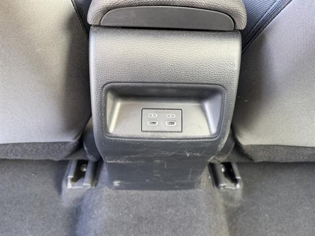 Toyota Corolla Vehicle Full-screen Gallery Image 26