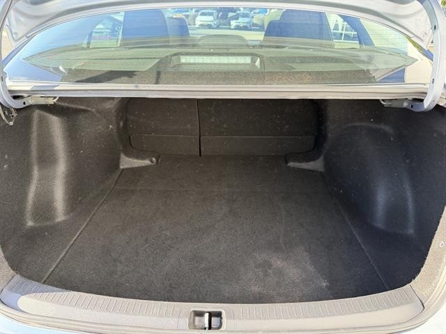 Toyota Corolla Vehicle Full-screen Gallery Image 29