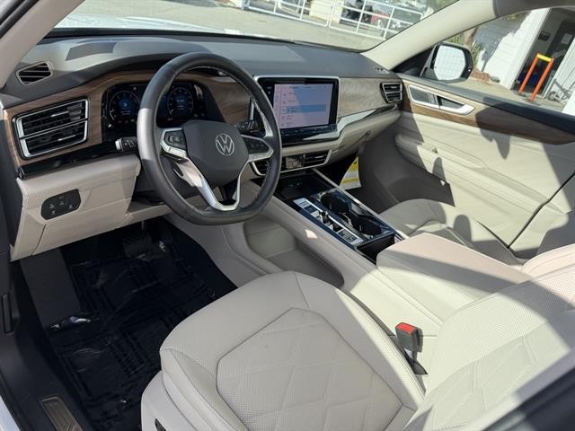 Volkswagen Atlas Vehicle Full-screen Gallery Image 02